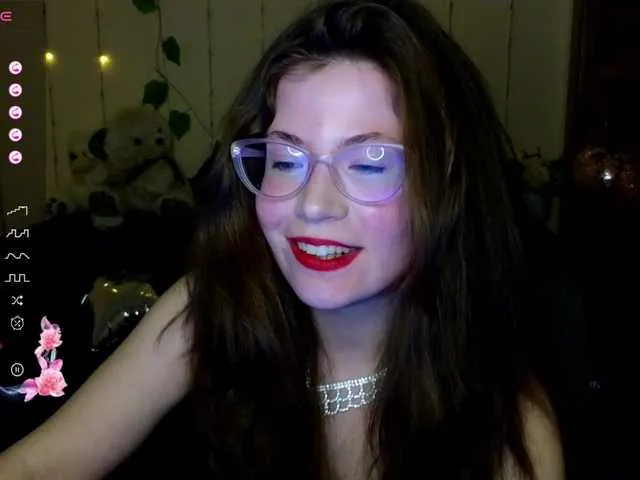 Live sex webcam photo for Aliciafolow009 #290890398