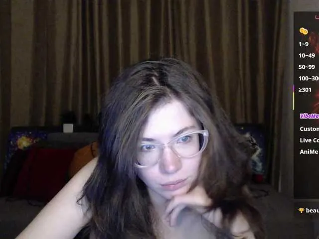 Live sex webcam photo for Aliciafolow009 #290918533