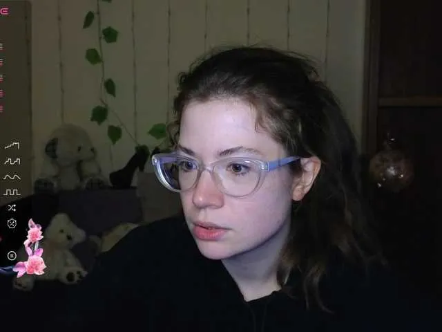 Live sex webcam photo for Aliciafolow009 #290924460