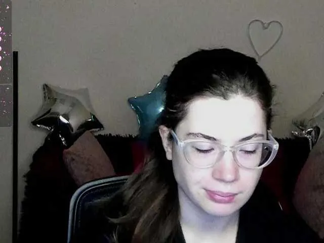 Live sex webcam photo for Aliciafolow009 #291034341