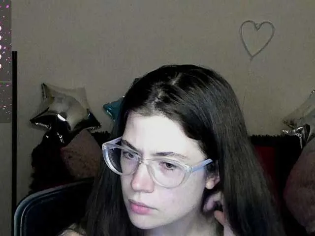 Live sex webcam photo for Aliciafolow009 #291035798