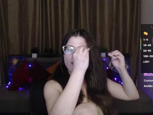 Live sex webcam photo for Aliciafolow009 #291113715