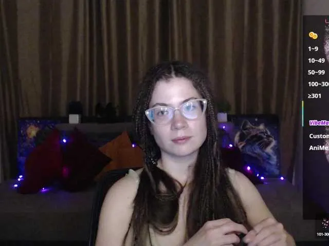 Live sex webcam photo for Aliciafolow009 #291115565