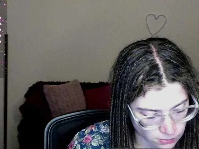 Live sex webcam photo for Aliciafolow009 #291119000