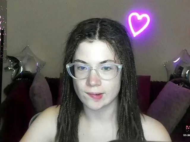Live sex webcam photo for Aliciafolow009 #291161782