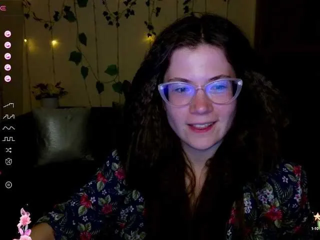 Live sex webcam photo for Aliciafolow009 #291193005