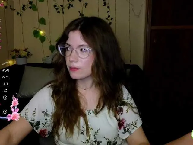 Live sex webcam photo for Aliciafolow009 #291226101