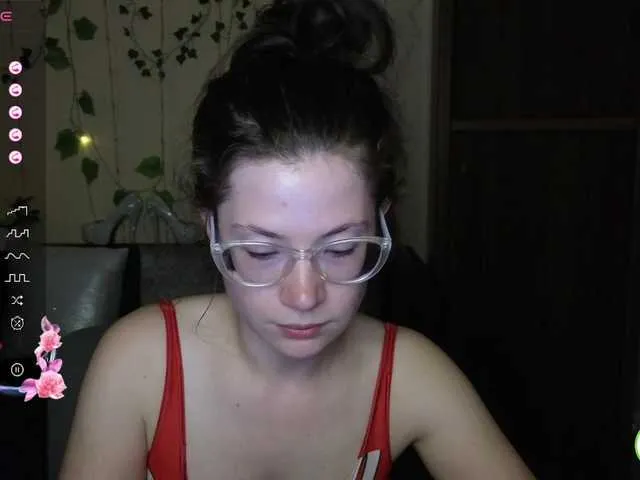 Live sex webcam photo for Aliciafolow009 #291310362
