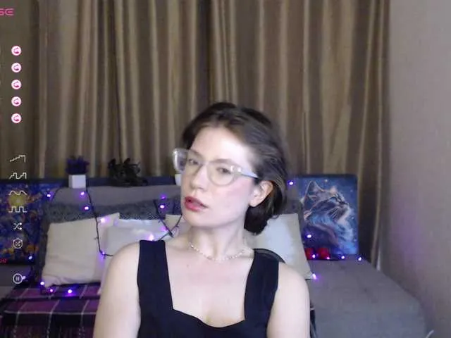 Live sex webcam photo for Aliciafolow009 #291326676