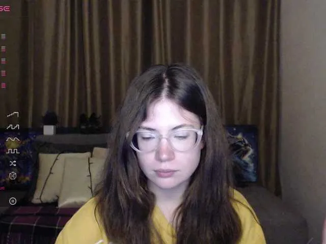 Live sex webcam photo for Aliciafolow009 #291360789