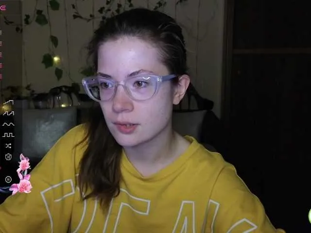 Live sex webcam photo for Aliciafolow009 #291366176