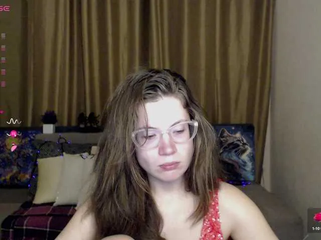 Live sex webcam photo for Aliciafolow009 #291402350
