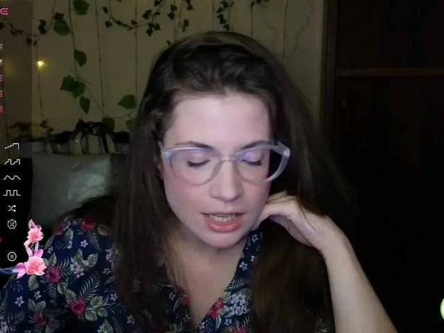 Live sex webcam photo for Aliciafolow009 #291406380