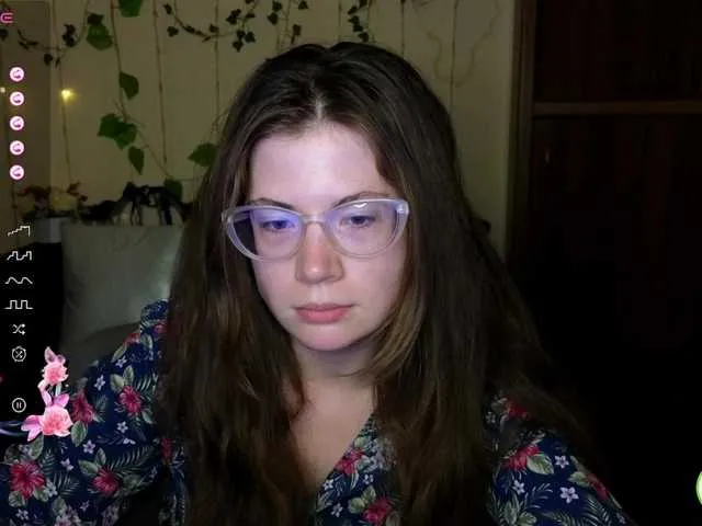 Live sex webcam photo for Aliciafolow009 #291426502