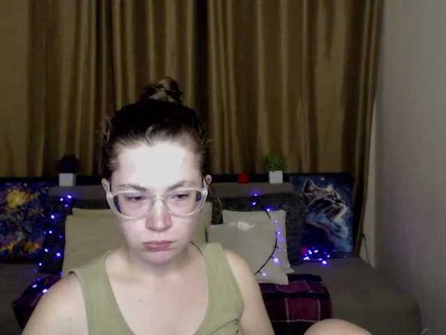 Live sex webcam photo for Aliciafolow009 #291460640