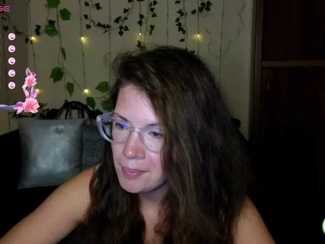 Live sex webcam photo for Aliciafolow009 #291587975