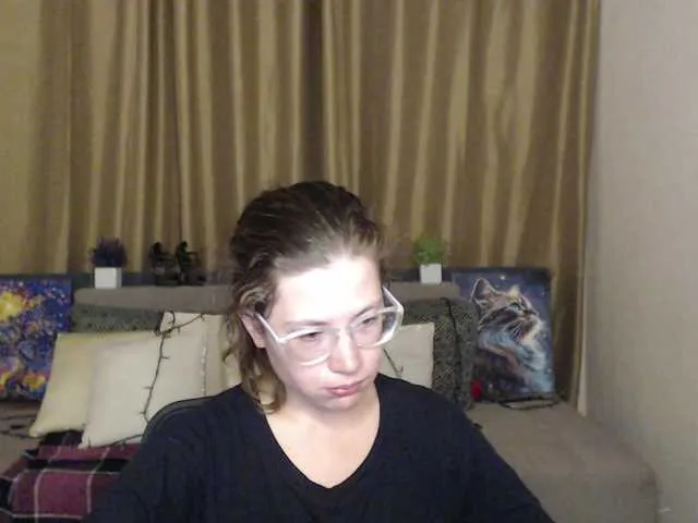 Live sex webcam photo for Aliciafolow009 #291613456