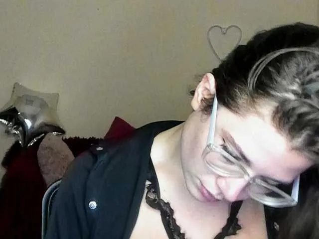 Live sex webcam photo for Aliciafolow009 #291640911