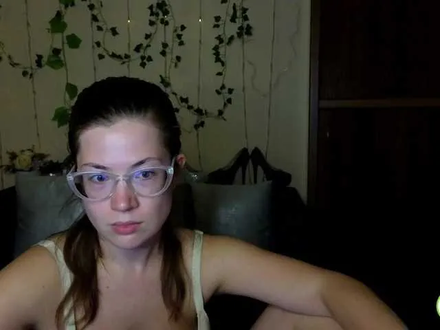 Live sex webcam photo for Aliciafolow009 #291700364