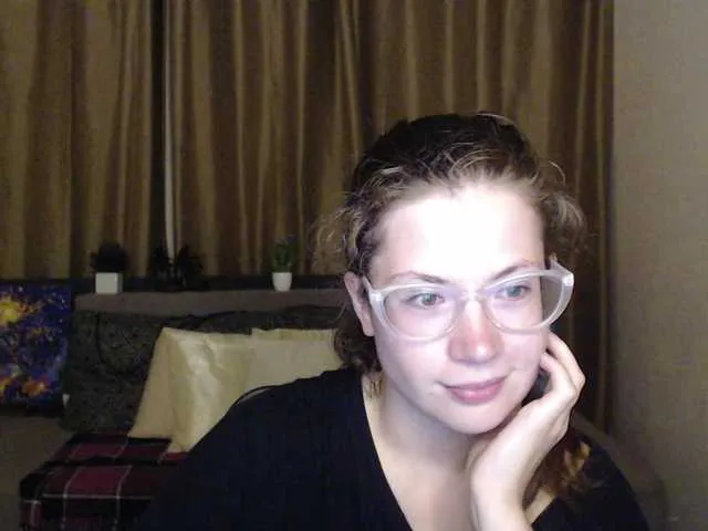 Live sex webcam photo for Aliciafolow009 #291714270