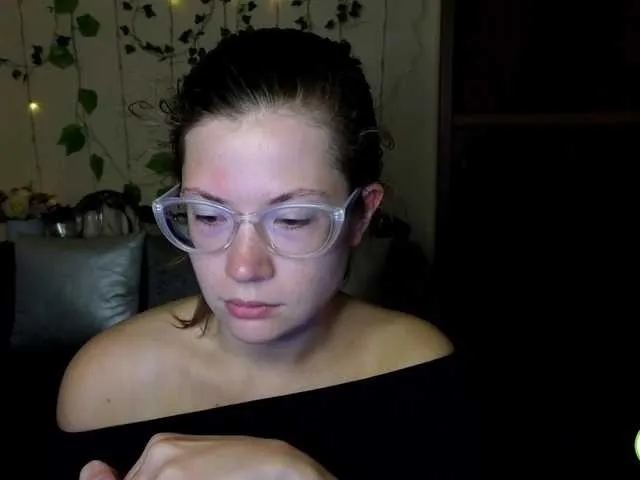 Live sex webcam photo for Aliciafolow009 #291719177