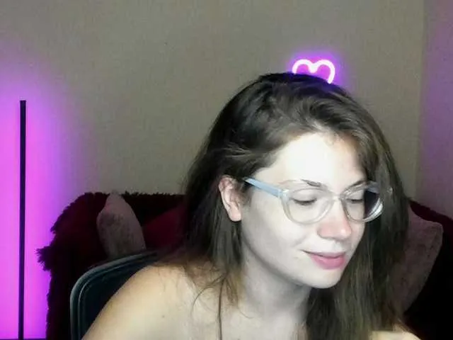 Live sex webcam photo for Aliciafolow009 #291830699