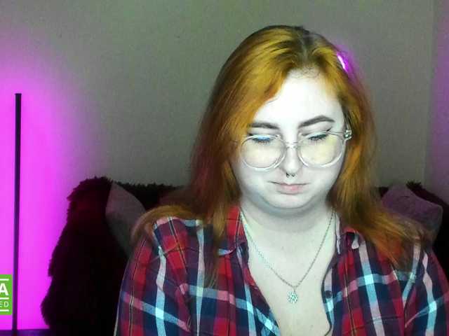 Live sex webcam photo for Aliciaredluv #292182673