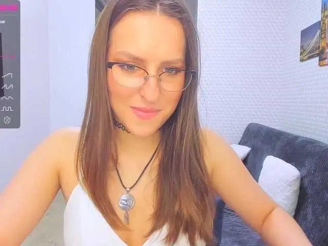 Live sex webcam photo for Aliciiaa #275510791