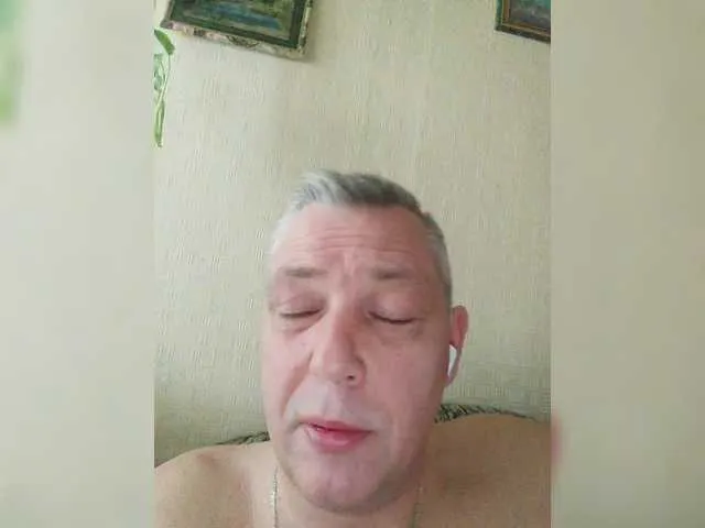 Live sex webcam photo for Aligator0453 #290587542