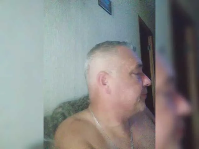 Live sex webcam photo for Aligator0453 #291672859