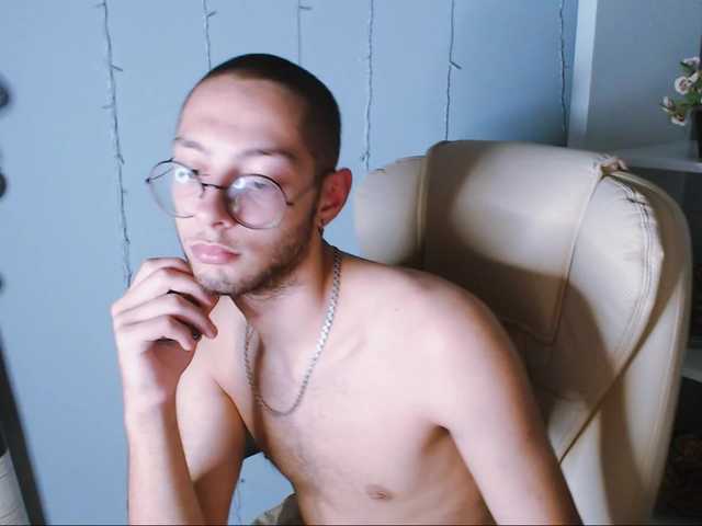 Live sex webcam photo for Aligee1 #276357420