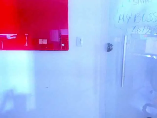 Live sex webcam photo for Alii-Adams #278251771