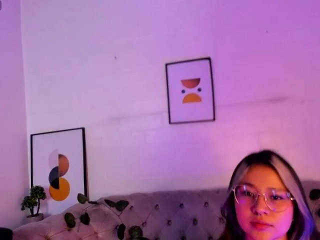 Live sex webcam photo for Aliiceyong #290389860