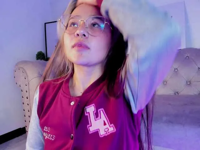 Live sex webcam photo for Aliiceyong #290444964