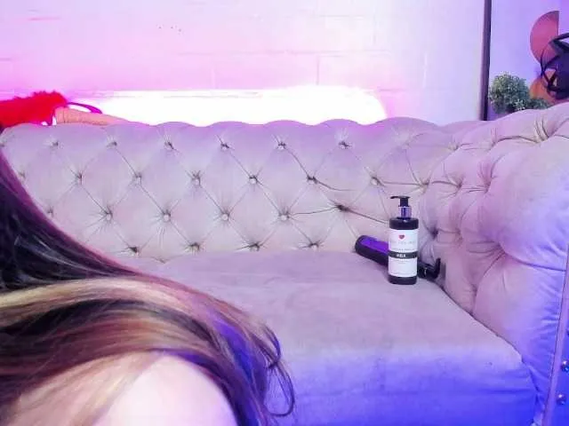 Live sex webcam photo for Aliiceyong #290478228