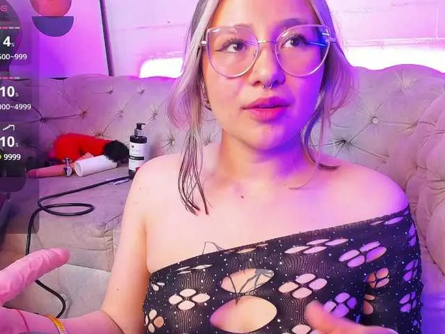Live sex webcam photo for Aliiceyong #290511272