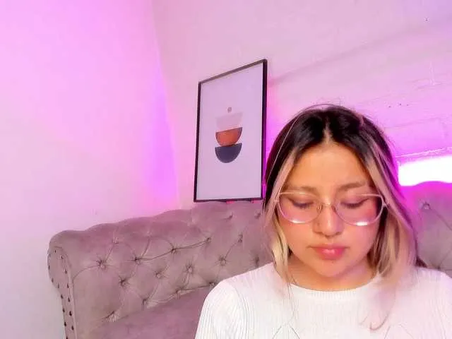 Live sex webcam photo for Aliiceyong #290674320