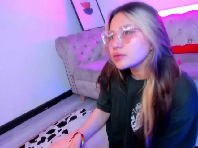 Live sex webcam photo for Aliiceyong #290700945