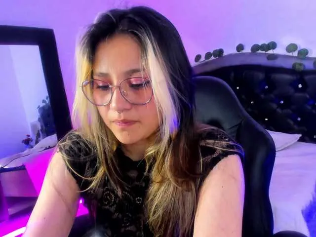 Live sex webcam photo for Aliiceyong #290802575