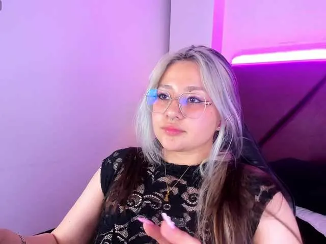 Live sex webcam photo for Aliiceyong #291136572