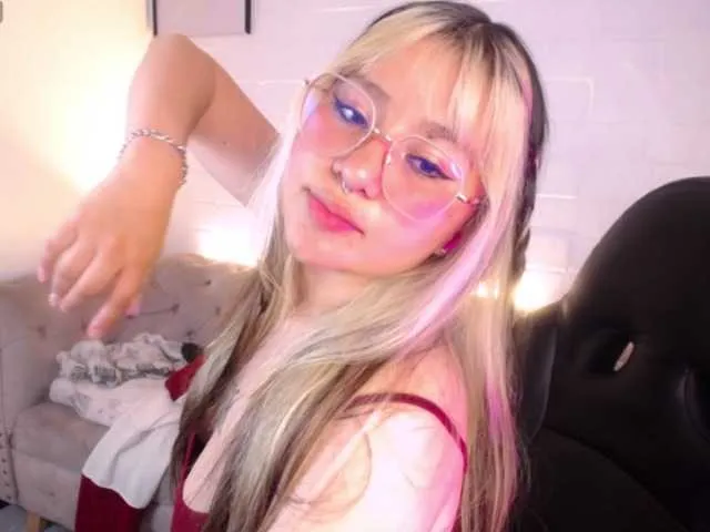 Live sex webcam photo for Aliiceyong #291303060