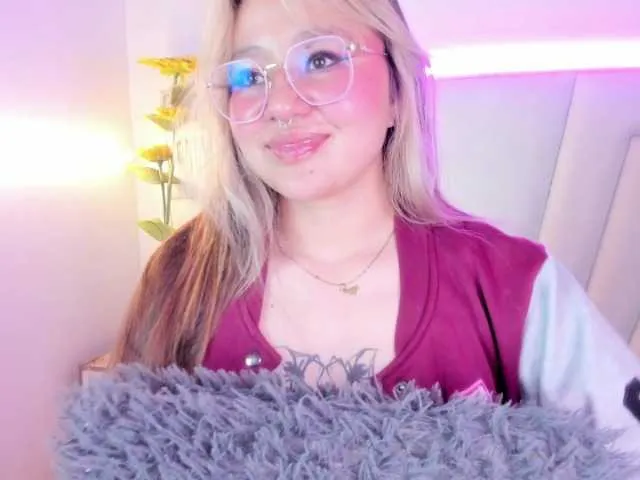 Live sex webcam photo for Aliiceyong #291533114