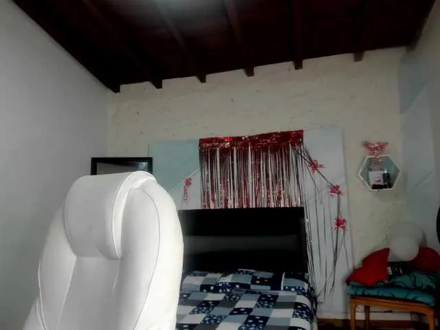 Live sex webcam photo for Aliina-card #272476959