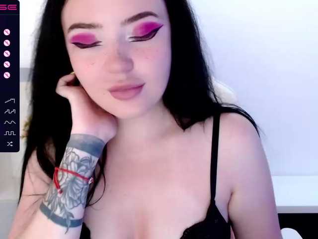 Live sex webcam photo for Aliinaxx #275859821