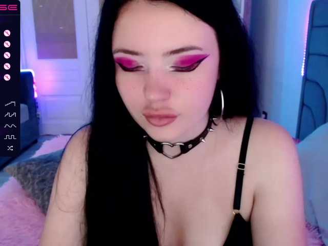 Live sex webcam photo for Aliinaxx #275882486