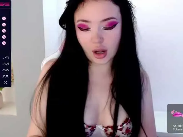 Live sex webcam photo for Aliinaxx #275910722