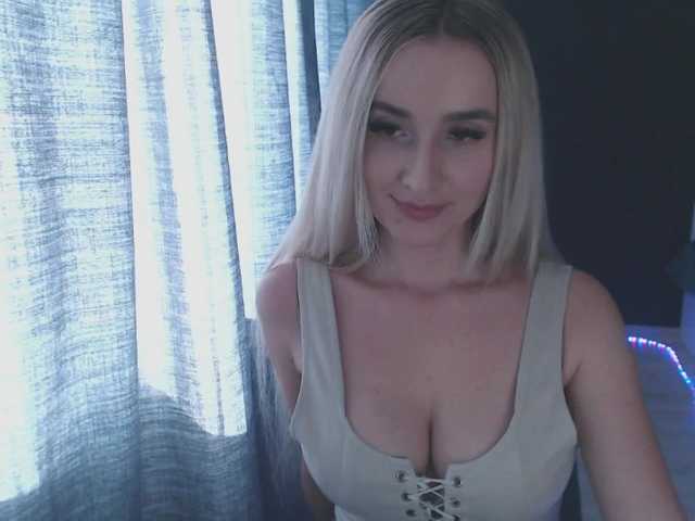 Live sex webcam photo for Alina-Lovely #272409483
