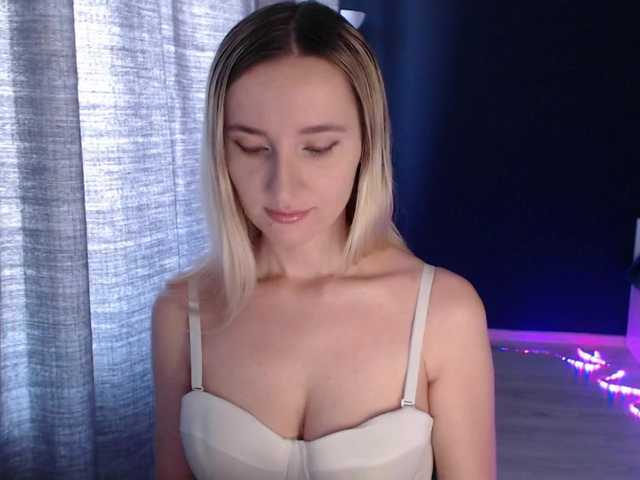 Live sex webcam photo for Alina-Lovely #273424702