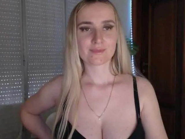 Live sex webcam photo for Alina-Lovely #291384459