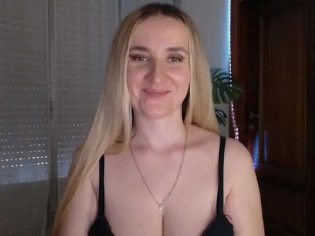 Live sex webcam photo for Alina-Lovely #291475469